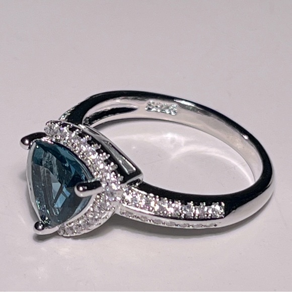 925 Sterling Silver Trillion Cut Blue Topaz Ring - Picture 6 of 8